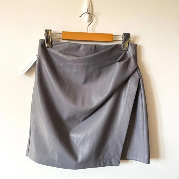 Aritzia Wilfred Angie Skirt High Waisted Vegan Leather Mini Wrap Skirt Sz 4 NWT - Picture 4 of 9